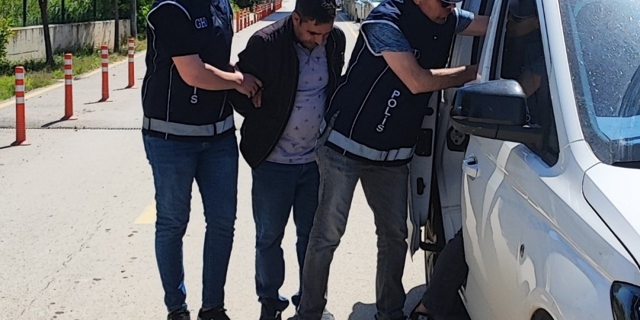 Kaçak göçmen taşıyan iki kişi yakalandı