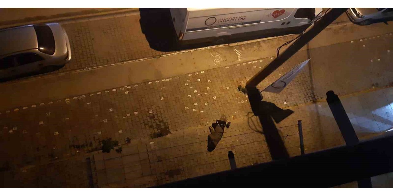 Alkol komasına girince çevreye rahatsızlık verdi