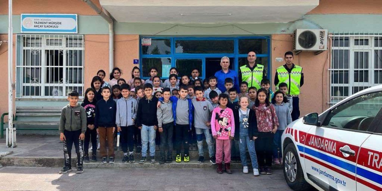 Jandarma ekipleri minikleri bilgilendirmeye devam ediyor