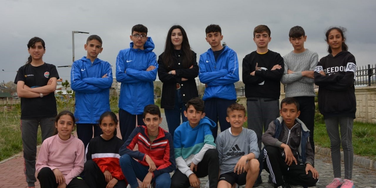 Türkiye dördüncüsü olan atletizm takımına baklava ikramı