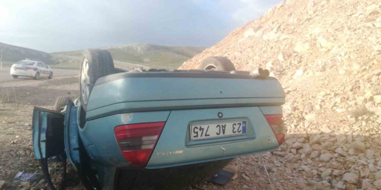 Gürün’de otomobil takla attı: 3 yaralı