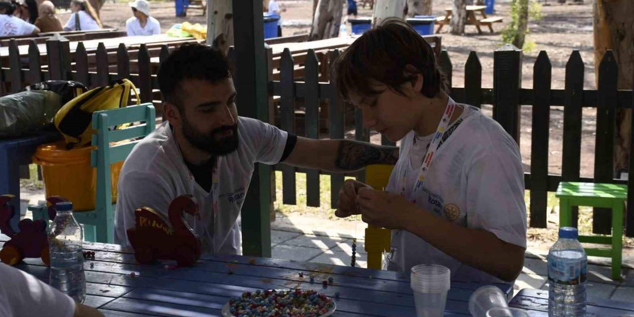 Otizmli bireyler etkinlikte stres attı