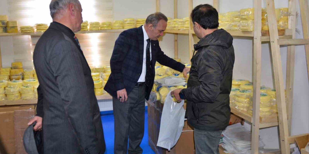 Vali Öner, köylerdeki tarım işletmelerini ziyaret etti