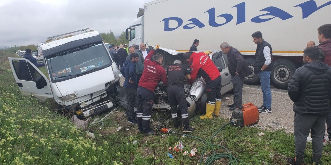 Otomobil çekici ile çarpıştı: 2 yaralı