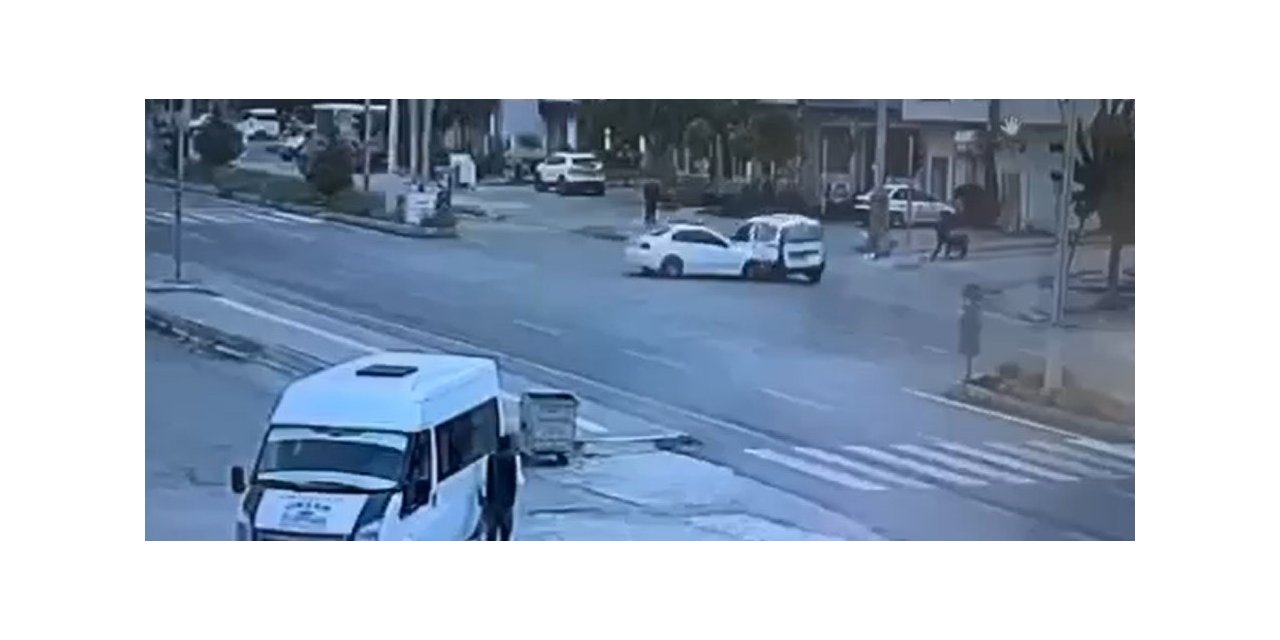 Mardin’de otomobil ile hafif ticari araç çarpıştı: 1’i ağır 3 yaralı