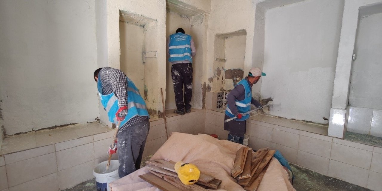 Eyyübiye’de selden etkilenen tüm evler boyanıyor