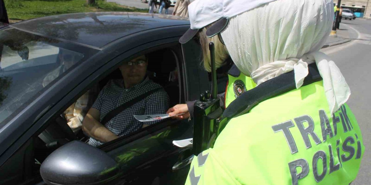 Sivas’ta trafik ekipleri sürücüleri uyardı