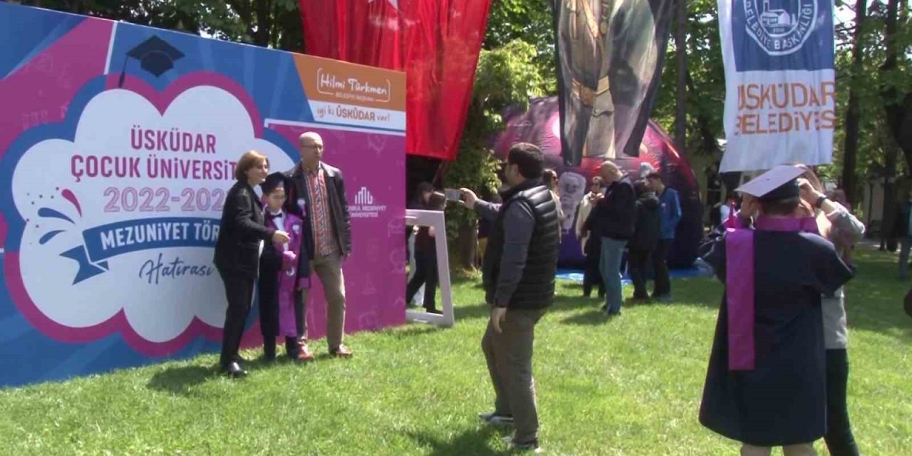 Üsküdar’da Çocuk Üniversitesi’nde mezuniyet coşkusu yaşandı