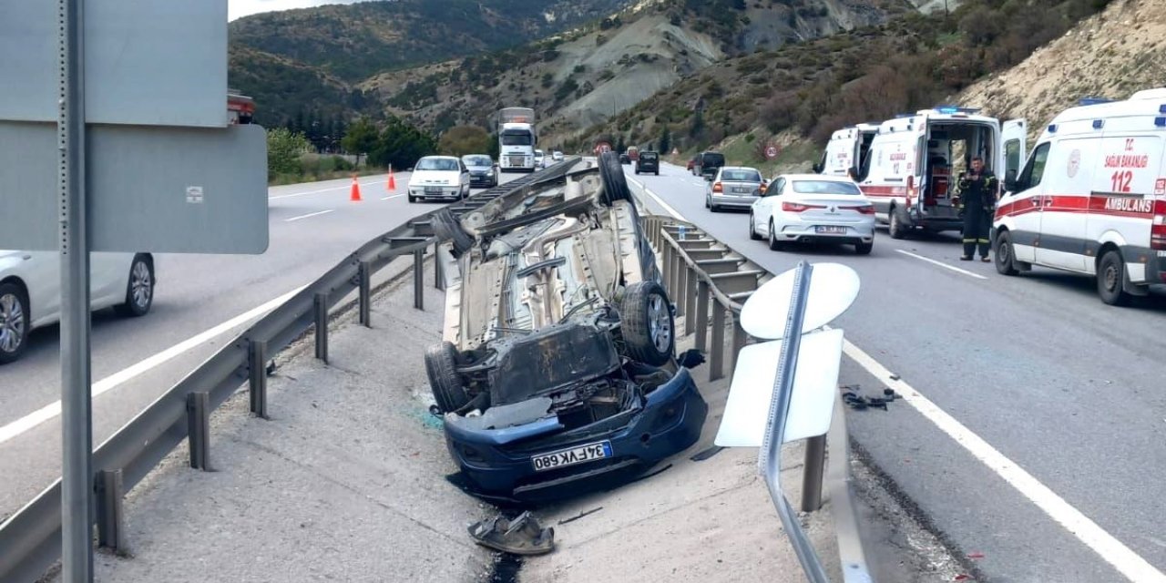 Kütahya iki otomobil çarpıştı: 6 yaralı