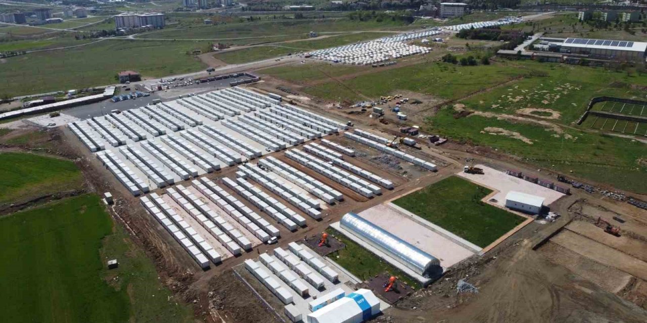 Malatya’da konteyner kentlerin kurulumu sürüyor