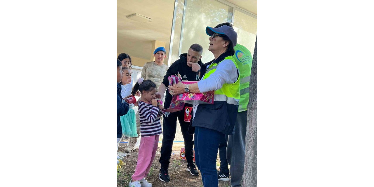 Erdal Erdem’den depremzede çocuklara moral desteği