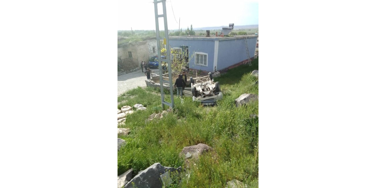 Otomobil şarampole devrildi: 3 Yaralı