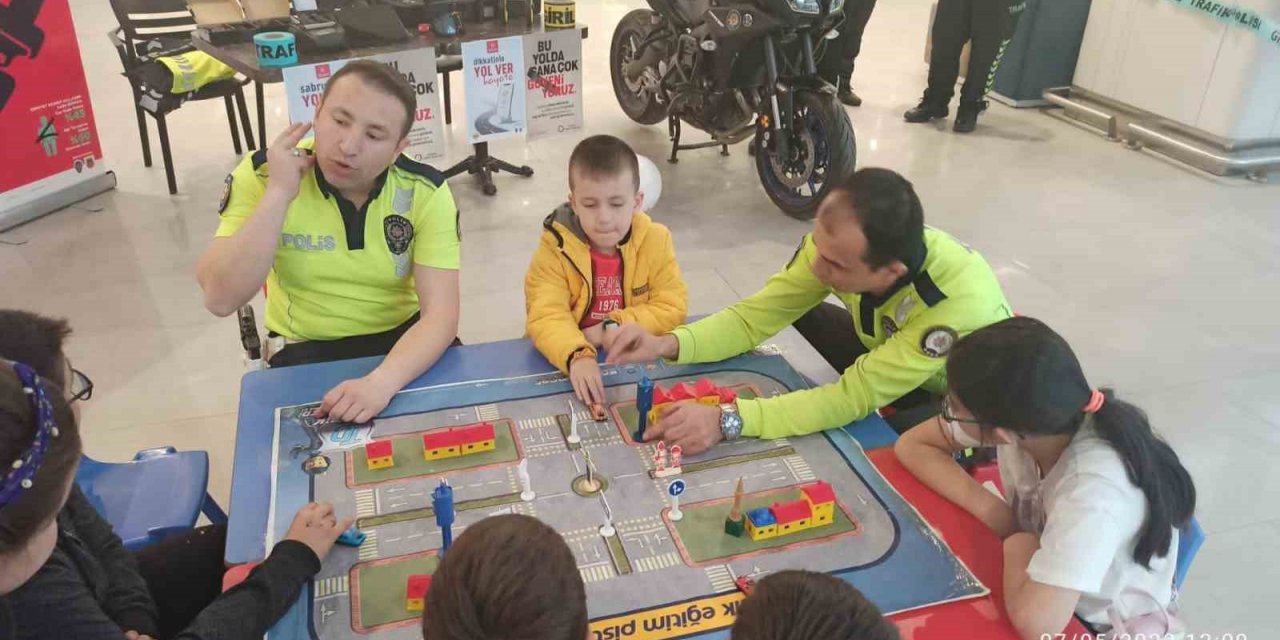 Trafik Güvenliği Haftası’nda çocuklara eğitim