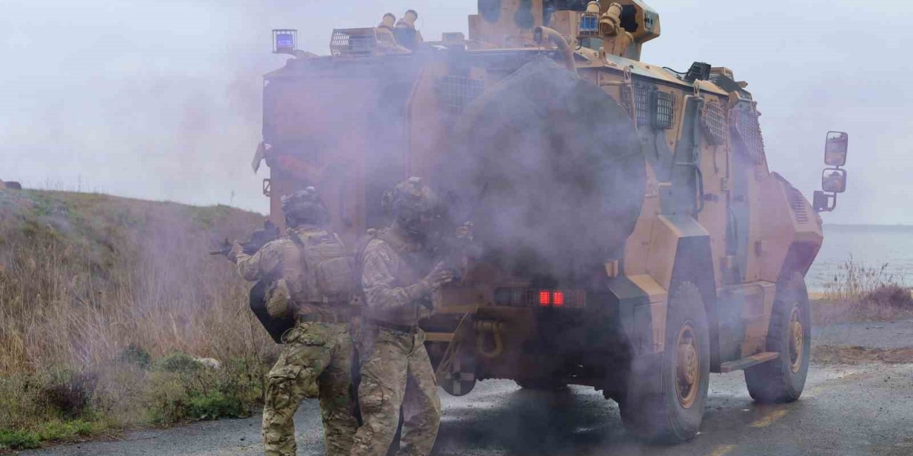 SAS Komandolarının nefes kesen el yapımı patlayıcı eğitimi