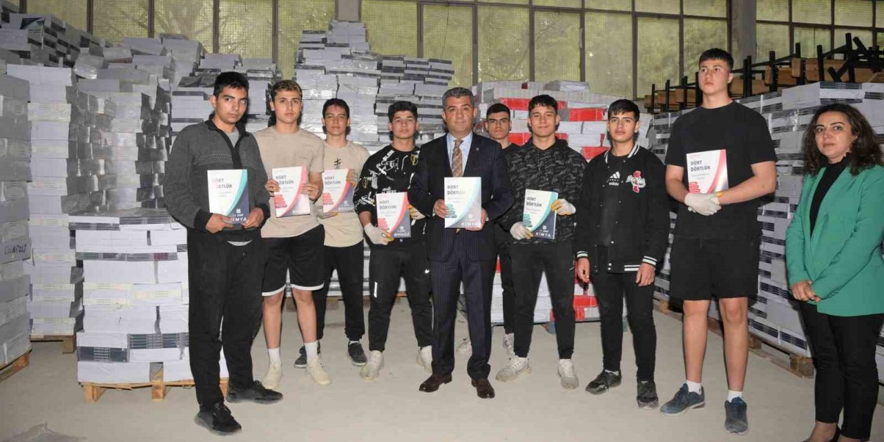 Denizli’de 298 bin adet yardımcı kitap 53 bin öğrenciye ulaştırılıyor