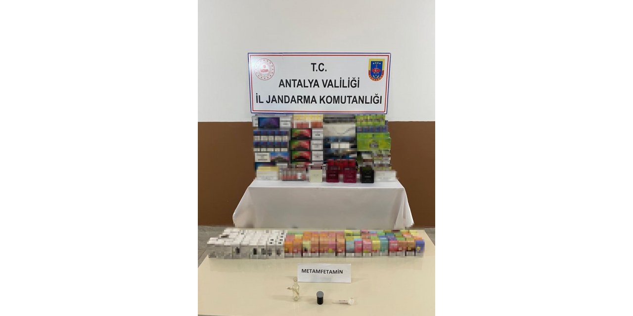 Ticareti takside kaçak sigara, puro ve elektronik sigara ele geçirildi