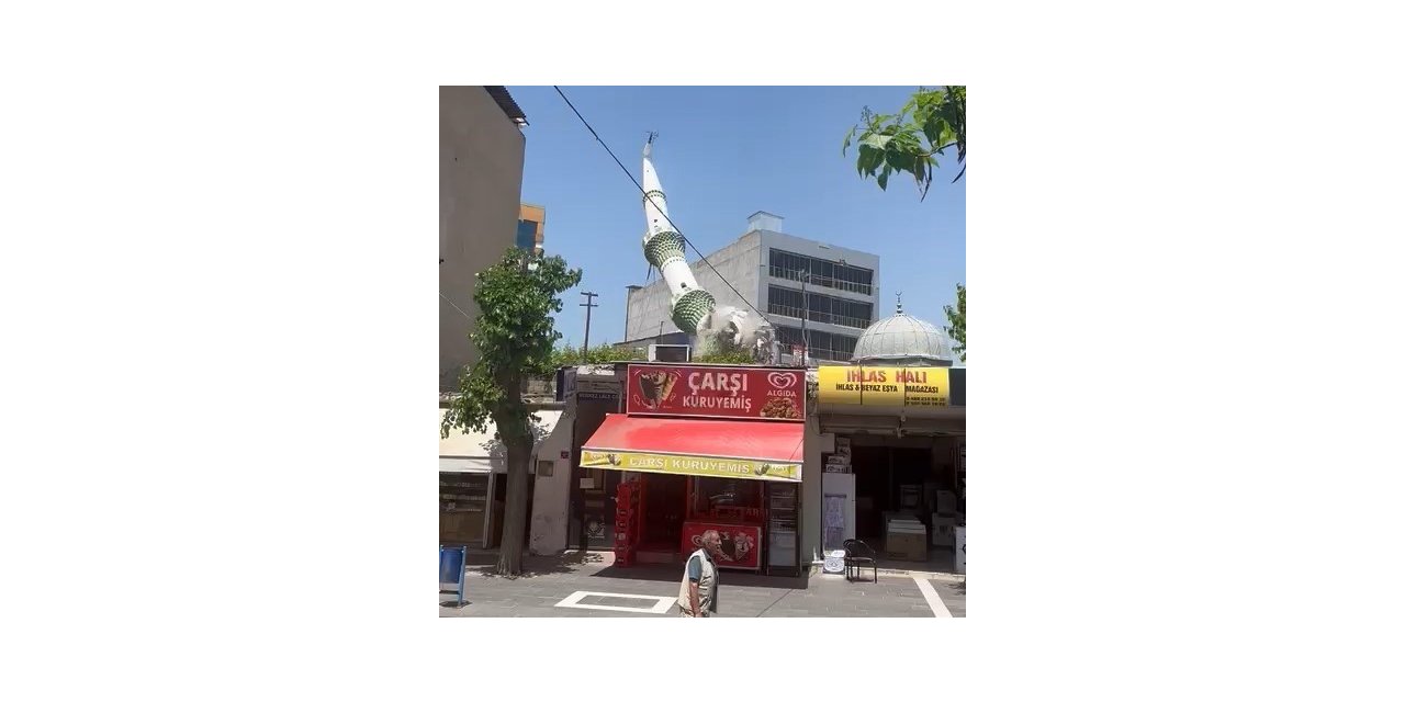 Batman’da 50 yıllık caminin minaresi kontrollü yıkıldı