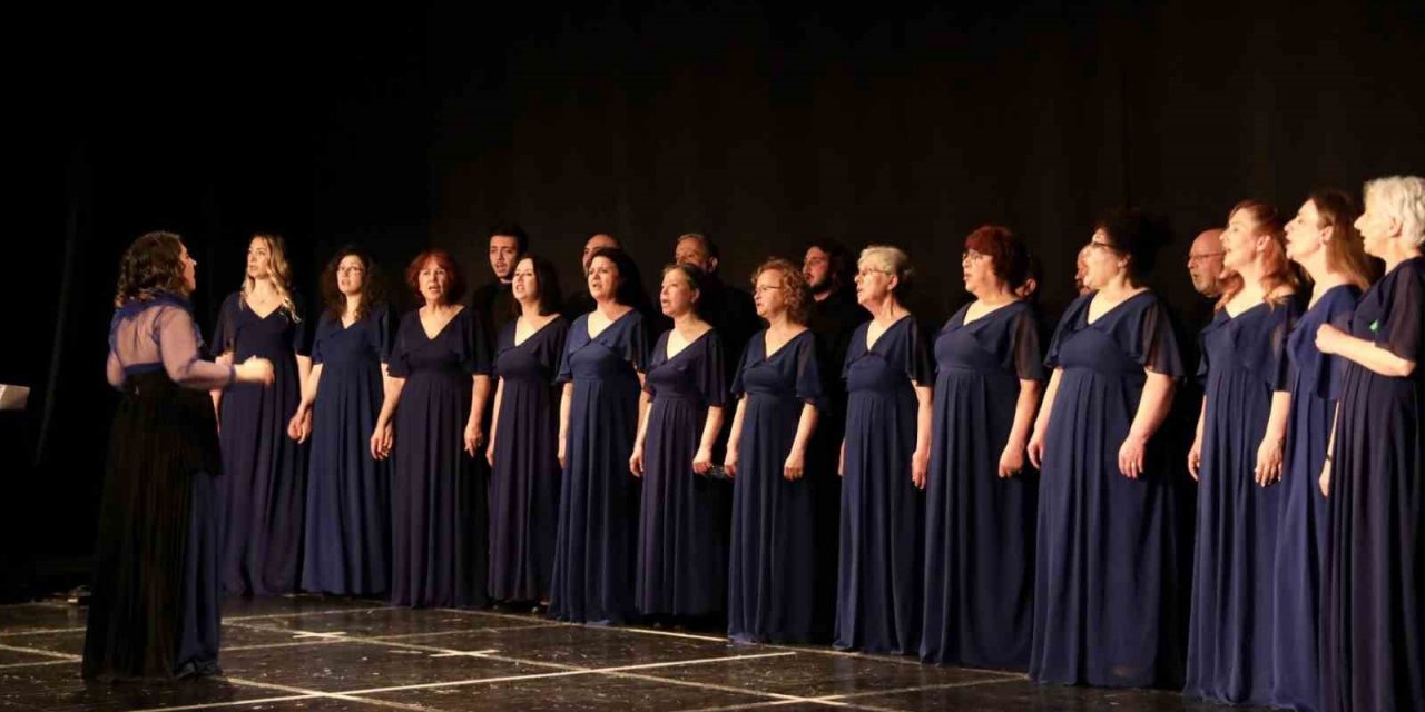 Mudanya Belediyesi Çoksesli Korosu ödülle döndü