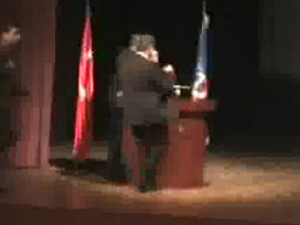 Haşim Kılıç'a yumurtalı saldırı  VİDEO