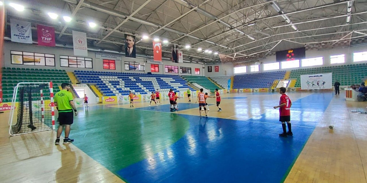 Rize’de Hentbol küçükler yarı finali sona erdi