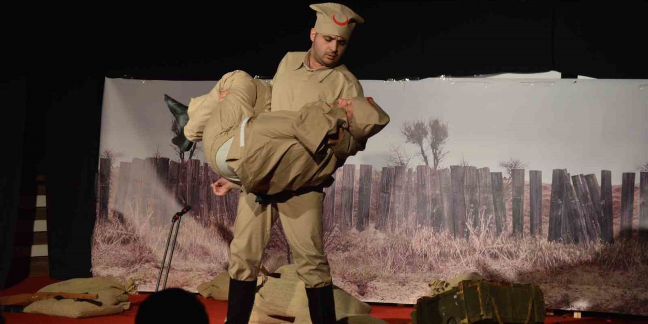 Tavşanlı’da tiyatro gösterisi