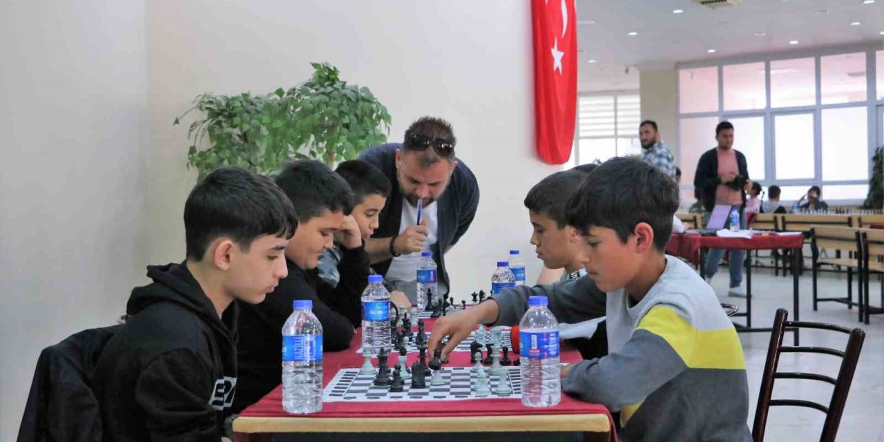 Aydın Büyükşehir Belediyesi’nin satranç turnuvasına yoğun ilgi