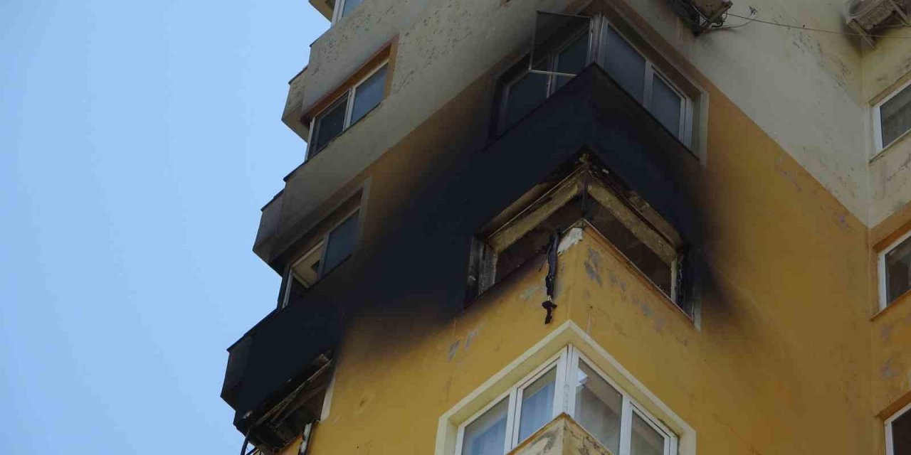 Hastaneye giden çiftin evi alev alev yandı, bir vatandaş yangının sebebini yüzlerce metre uzaktan yorumladı