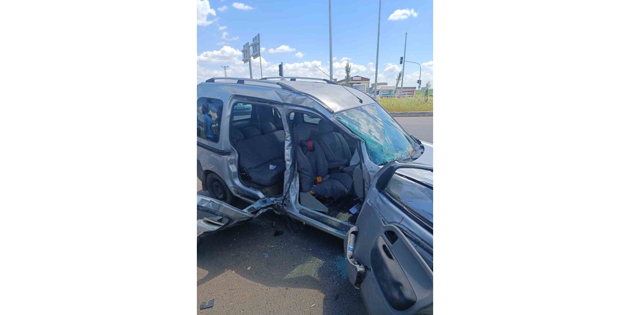 Çınar’da trafik kazası: 1’i ağır 4 yaralı