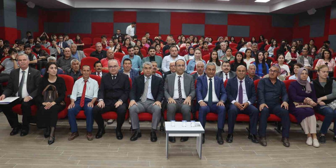 Adnan Menderes memleketi Koçarlı’da konferans ile anıldı