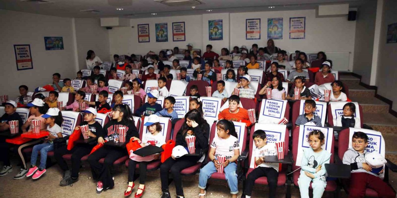 SANKO, depremden etkilenen çocuklara sinema şenliği düzenledi