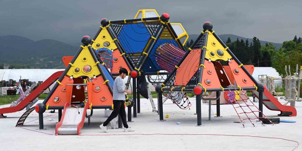 Yalova Belediyesi’nden Seyrantepe’ye yeni nesil park