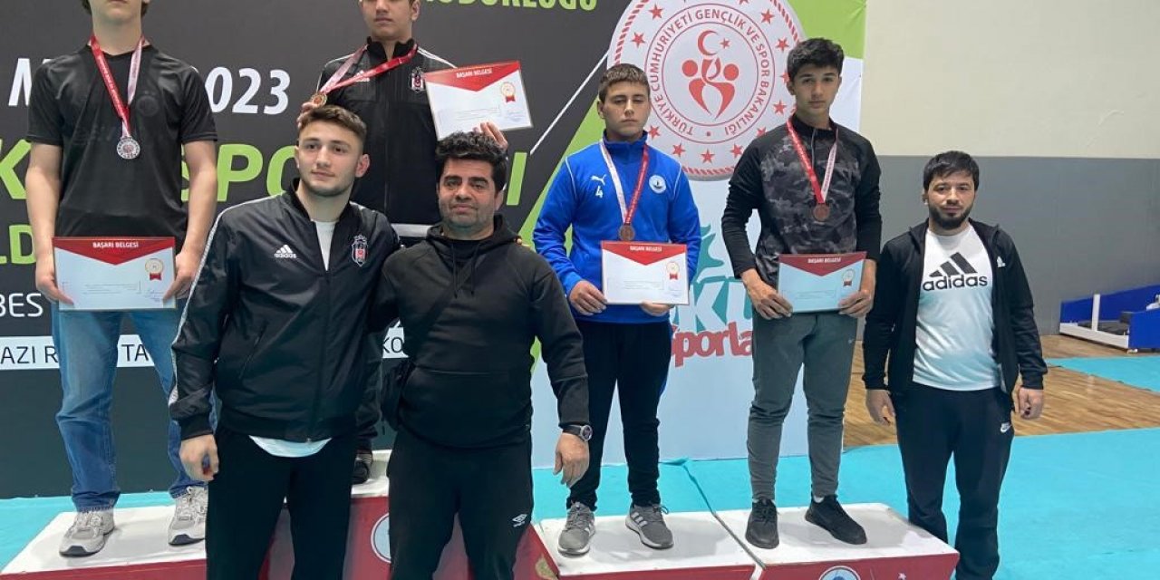 Alaplı Pehlivanlar madalyayla döndü