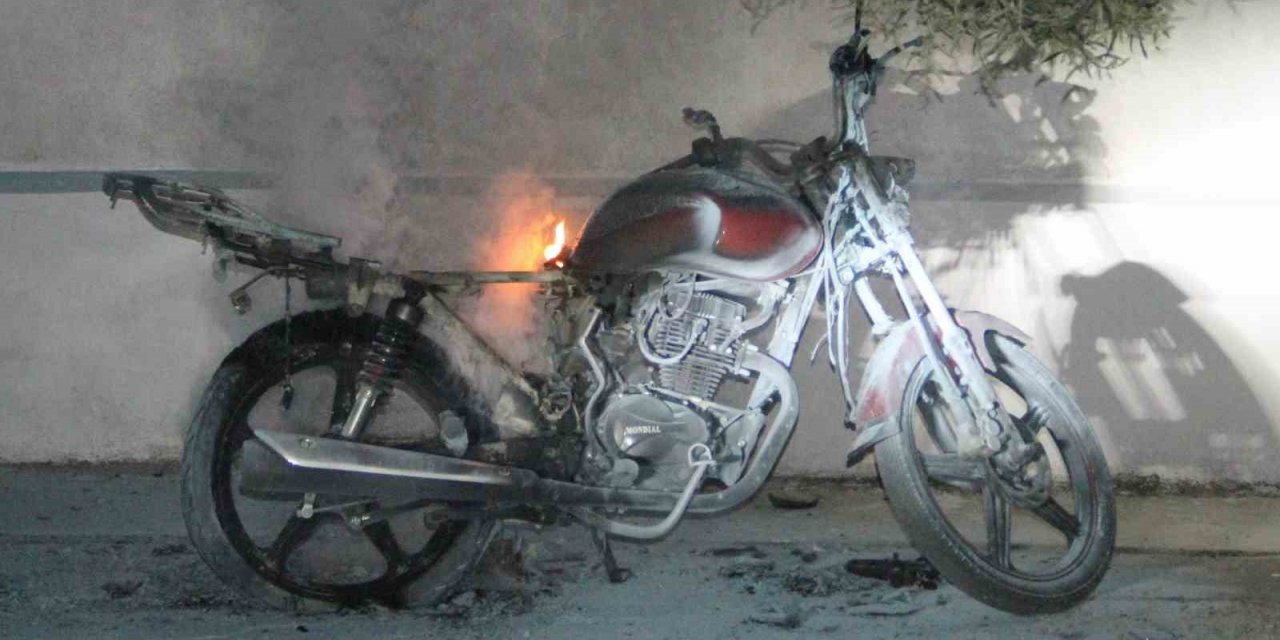 Okul bahçesindeki motor yangını alarma geçirdi