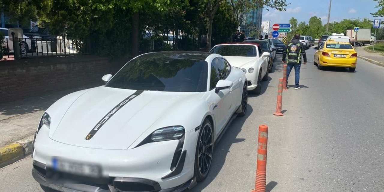 Trafiği tehlikeye atmanın bedeli pahalıya patladı: E-5’te drift atılan anlar kamerada