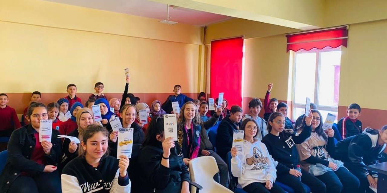 Aslanapa’da 250 öğrenciye güvenli ve bilinçli internet kullanımı eğitimi