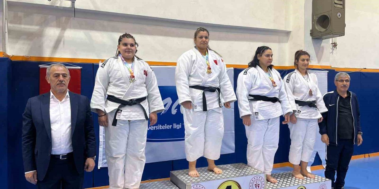 Düzce Üniversitesi’ne 3 madalya