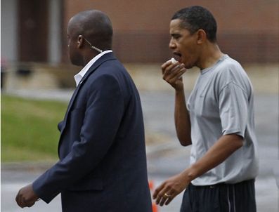 Obama'nın dudağını patlattılar