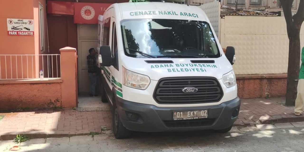 Eşinin yeğeni tarafından öldürülen 2 çocuk annesinin cenazesi adli tıptan alındı