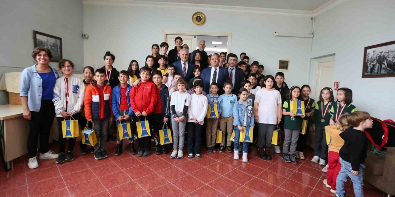 Zeka oyunları turnuvasında dereceye girenlere ödül