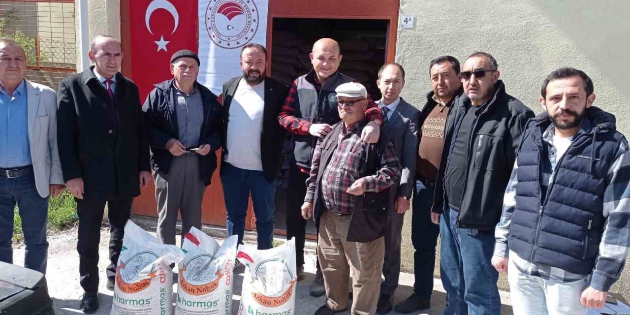 Çavdarhisar’da 356 çiftçiye 24 ton nohut tohumu desteği