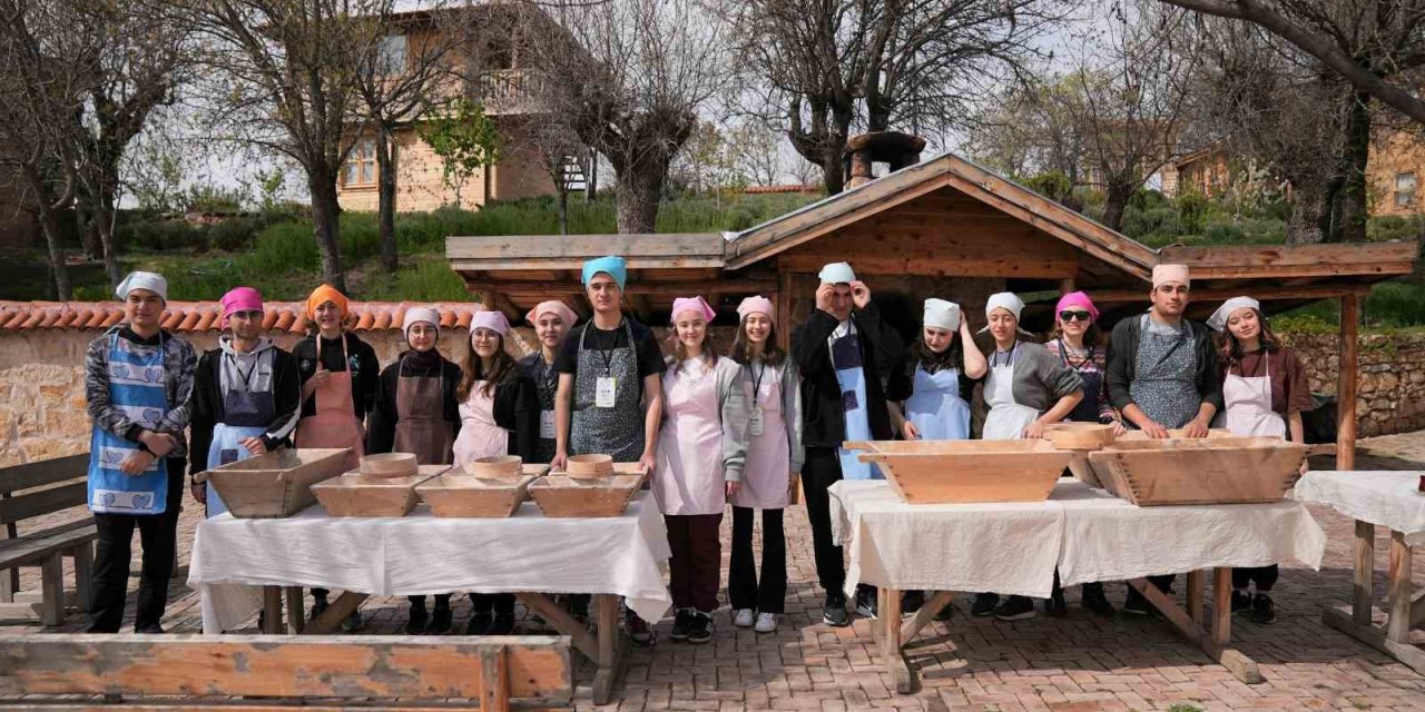 Liseli öğrencilere “Gönüllü turizmi” deneyimi