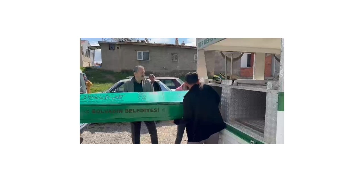 Çay içmek için gece terasa çıkan adamın sabah cansız bedeni bulundu