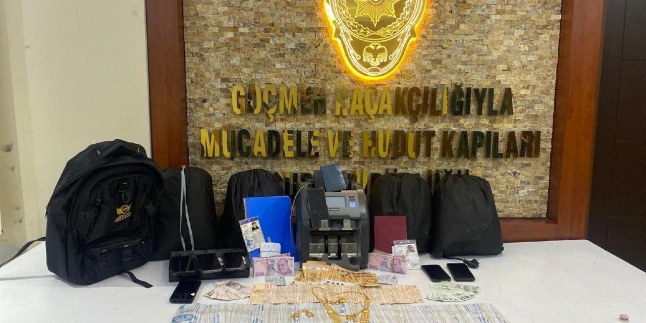 Yasa dışı para transferi yapılan bakkal görünümlü iş yerine polis baskını: 11 gözaltı