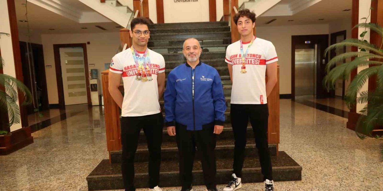 HKÜ’lü milli sporculardan yüzmede çifte başarı