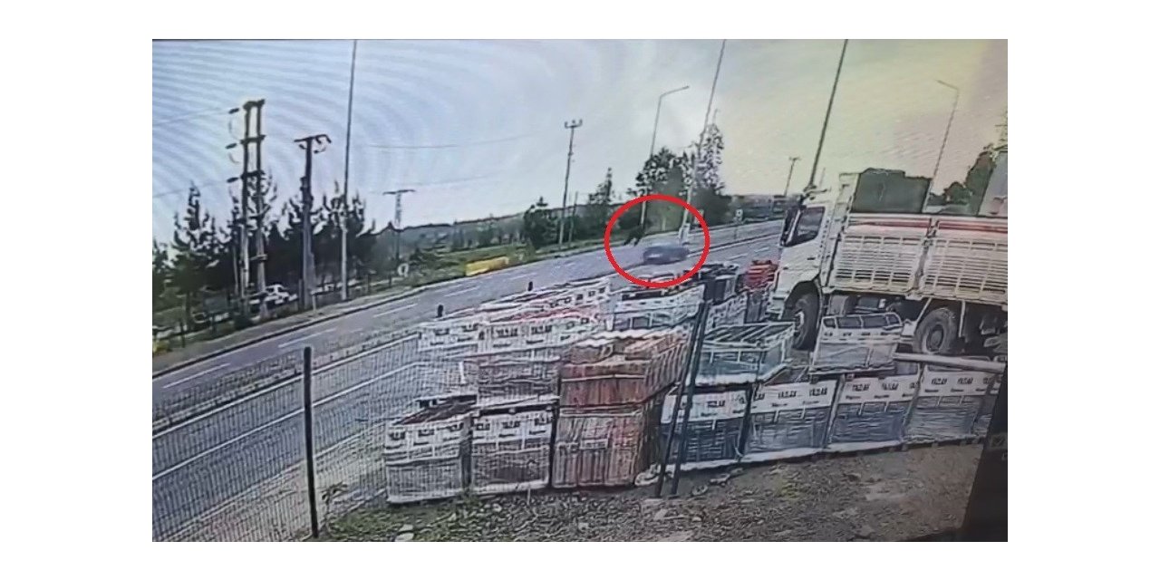 Otomobilin çarptığı yaya havada takla attı