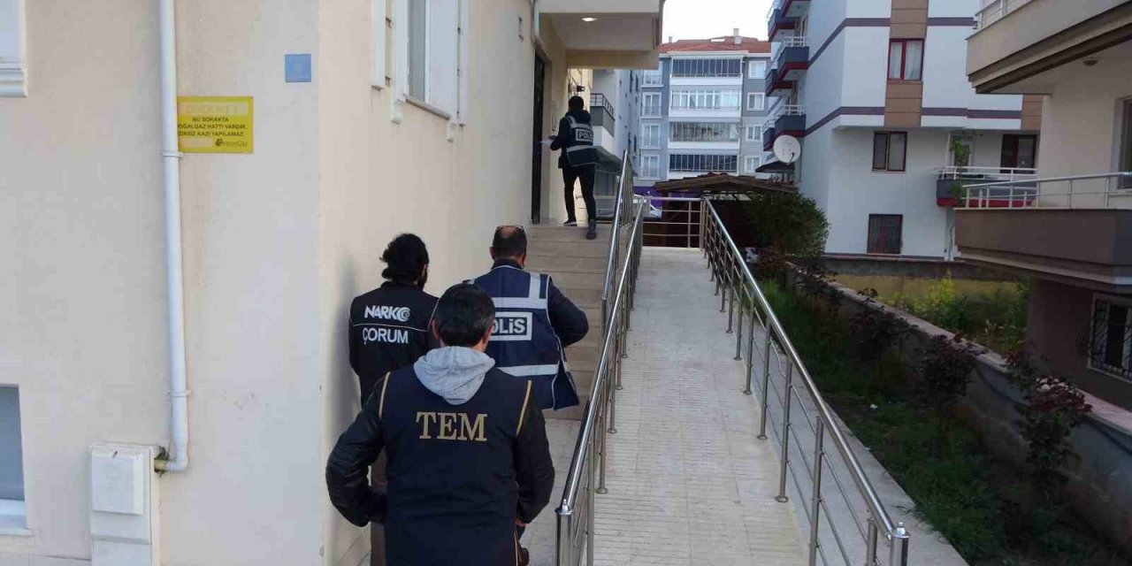 Bebek beşiğinden esrar çıktı