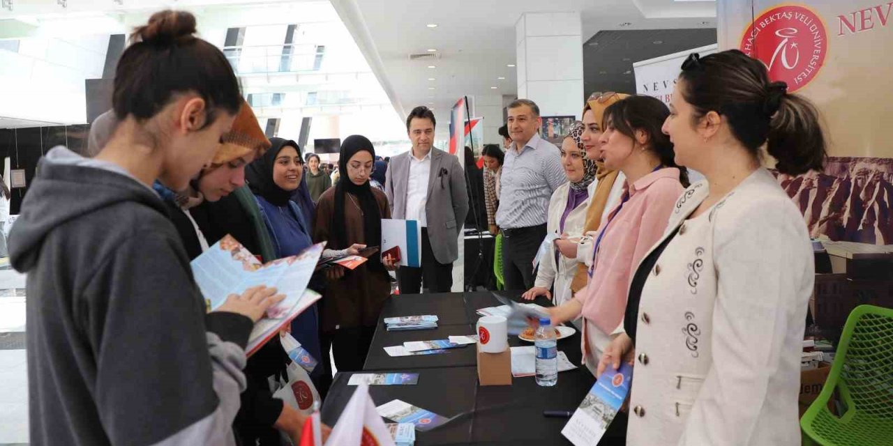 Üniversite Tanıtım ve Tercih Fuarı’na yoğun ilgi