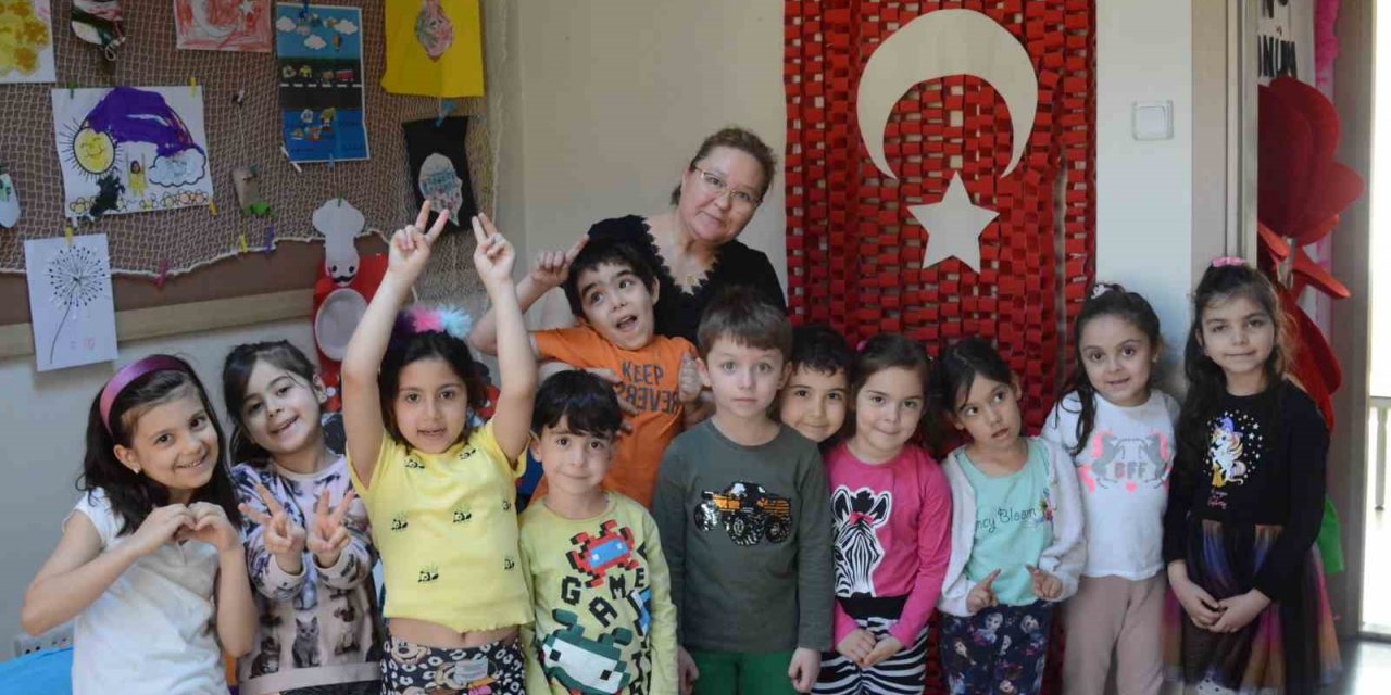 Minik öğrenciler kendilerini ifade etmeyi öğreniyor