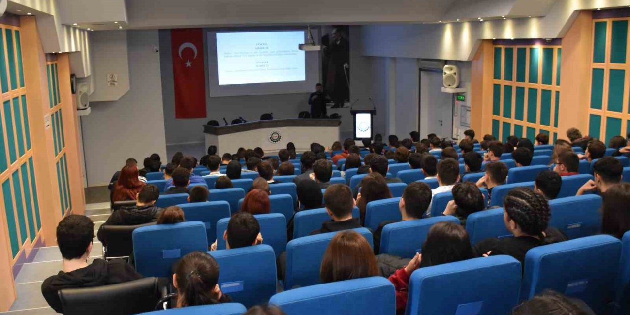 DOSTEK öğrencileri bilişim suçları konusunda bilgilendirildi