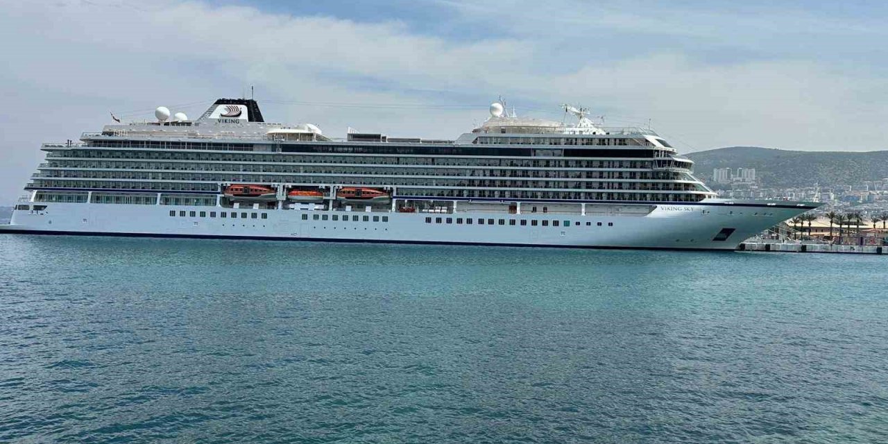 Kuşadası Limanı’na 4 gemi bereketi ile geldi